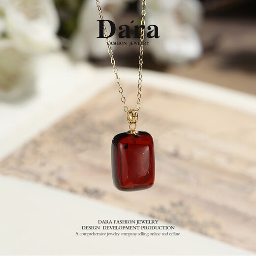 Dara 18K gold blood amber pendant Ping An Wu Shi brand beeswax amber clavicle necklace Chinese Valentine's Day gift for girlfriend