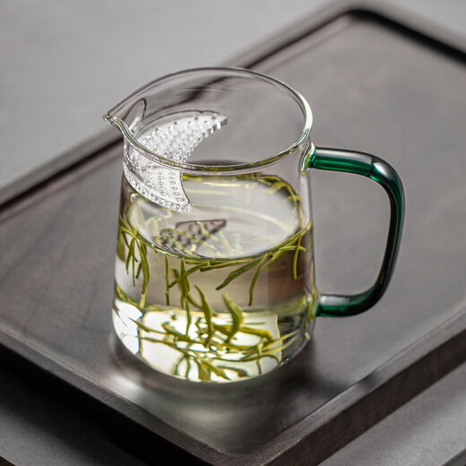 Yihutea (YIHUTEA) fair cup glass crescent filter tea cup with tea leakage tea water separation tea cup heat-resistant tea divider tea set accessories can be used as a teapot integrated filter crescent male cup