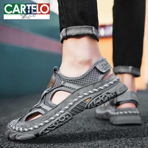 Sandalias de cartelo 2025 Nuevo verano Avaluación al aire libre para hombres con zapatillas de playa de doble propósito papá