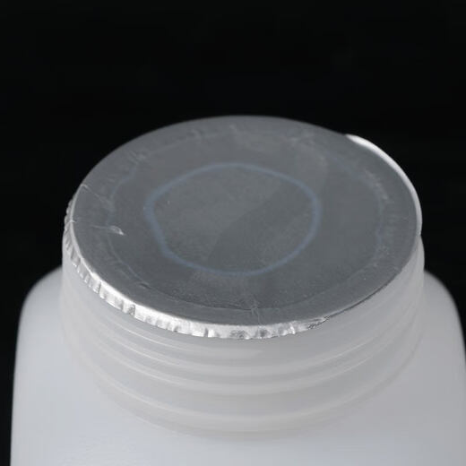 National standard sewing machine oil 2.5 Jin Jin equals 0.5 kg Clothing car oil barrel electric flat car sewing machine lubricating white oil 5 Jin Jin equals 0.5 kg 2.6 Jin Jin equals 0.5 kg Free 120ml iron spout pot