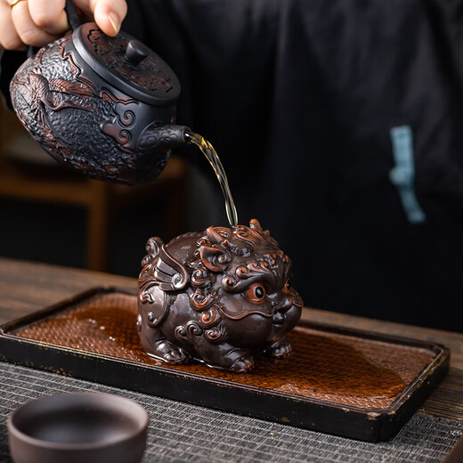 High-end purple pottery tea pet boutique Pixiu Golden Toad can raise fortune toad tea play tea table decoration purple clay tea pet ornaments Purple pottery fortune golden toad