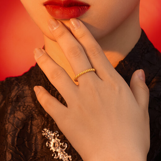 Lukfook Jewelry pure gold twist gold ring women's closed ring price No. 11 - about 3.08 grams