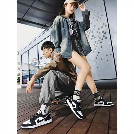aj women's shoes Putian black and white panda dunk red wedding shoes aj1 low top shoes sports Kata men's shoes 1699 white plus black 35