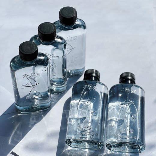 Zhenwuquan Changbai Mountain Natural 7-Grad Cold Spring Rock 983 Meter Low Deuterium Schwache Alkali High-End-Trinkwasser 310 ml*14 Flaschen/Box 56 Flaschen [4 Boxen] Lieferung an Ihre Tür