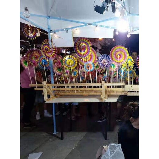 Kindertag Kleine Windmühle Große Pailletten Sonnenblumen Windmühle Kinderspielzeug im Freien Sportplastik bunte Sechsrad Windmühle (fünf Starts