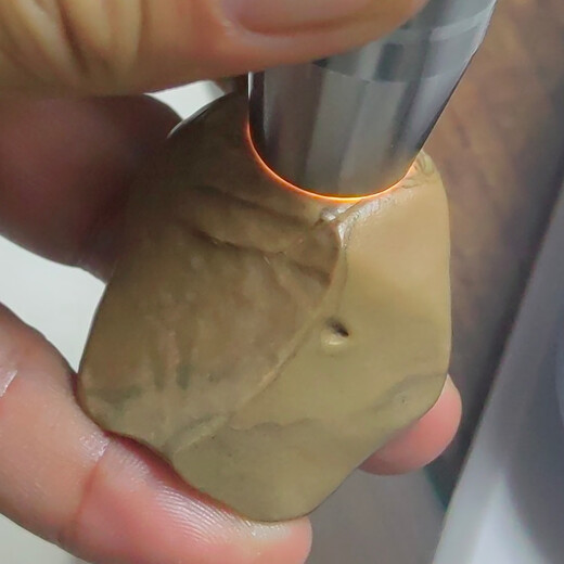 Xinjiang Hami Nanhu Laokeng clinker jade colored mudstone boutique handle piece 46.6 grams.