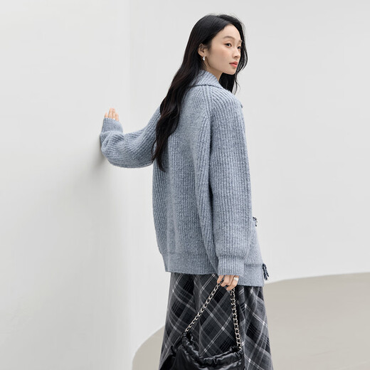 Dialogue (DUIBAI) Retro Horn Button Lapel Sweater Cardigan Women's 2025 Winter New Style Relaxed Lazy Loose Knitted Jacket Light Gray Blue XL