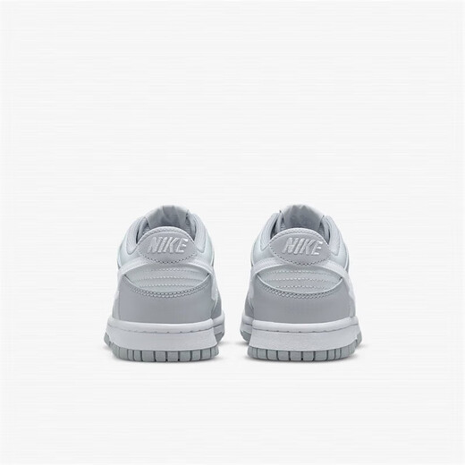 Nike (Nike) Schuhe für Frauen Dunk Low (GS) Low Top Grey und White Retro Plattenschuhe Freizeitschuhe für Frauen DH9765-001 Grau und Weiß 35.5