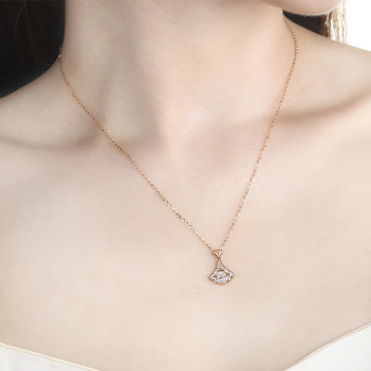 I Do New Year's gift 18K gold diamond necklace fan clavicle pendant Birthday and Valentine's Day gift for girlfriend 18K gold fan diamond necklace