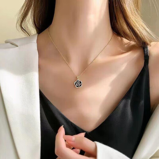 Design niche black camellia necklace women's clavicle chain 2022 new ins simple temperament necklace summer M1502 camellia necklace 1 pack