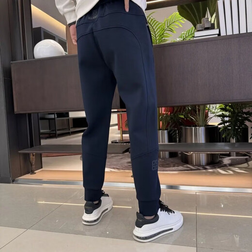 
Minghuitong Babaoshen plus velvet casual pants autumn and winter new I style spliced ​​small feet men's trendy, fashionable, loose, versatile and elastic sports black 16868 model 30115125Jin[Jin equals 0.5 kg] 24