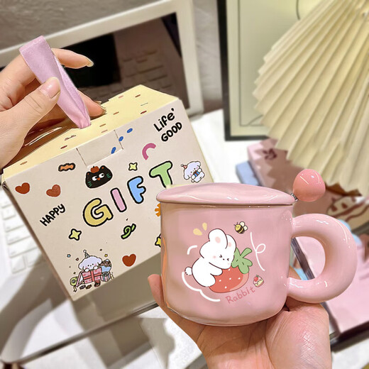 Cute fufu bunny ceramic mug with lid and spoon as a beautiful and meaningful birthday gift for girls. Strawberry rabbit, hand pinch pattern, cup + lid + round spoon
