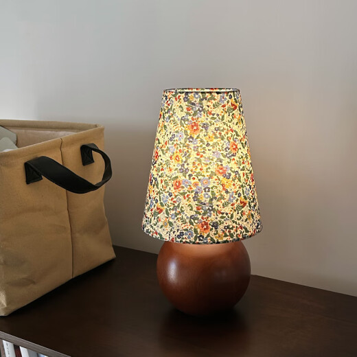 Mengjia French floral small table lamp retro warm bedroom bedside lamp medieval Japanese style master bedroom room atmosphere decoration lamp walnut color cylindrical + floral lampshade E27 warm light LED