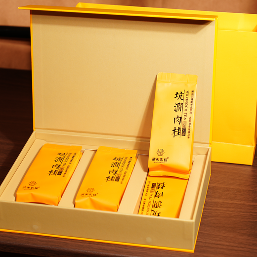 
Wuyi Majestic Wuyi Mountain Rock Tea First-class Old Fir Cinnamon Oolong Tea Tea Gift Box in High-end Kengjian Cinnamon Gift Food 8.6g*6 Bubble [Taste Package]