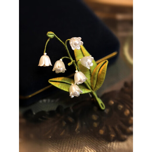 QUAMER gold store style brooch, high-end women's 2022 new style handmade lily of the valley flower entwined brooch accessories, complex green