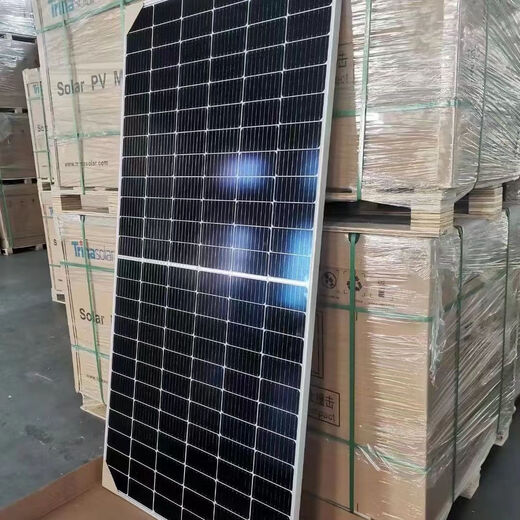 Trinhe Solar Photovoltaic Panels 695 Watt 700 Watt Monokristalline Siliziummaterial in der Fabrik versandt. Weitere Informationen finden Sie im Geschäft zur Beratung