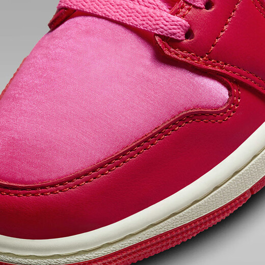 耐克（NIKE）Air Jordan 1 Low SE 女士板鞋低帮皮革缎面衬里运动休闲鞋 本命年红 FB9893-600 35.5