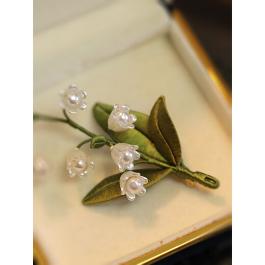 QUAMER gold store style brooch, high-end women's 2022 new style handmade lily of the valley flower entwined brooch accessories, complex green