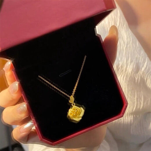 Shengli Romantic Retro 18K Gold Rose Necklace Women's Gold Flower Pendant Clavicle Chain 999 Gold Gift for Girlfriend Three-dimensional Rose Necklace