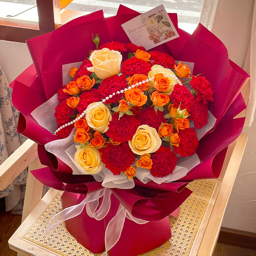 Xinyi Flower Express Roses and Carnations Bouquets as Gifts for Mom and Elders Nationwide Flower Delivery in the City 21 Champagne Carnations Mixed and Matched Bouquets