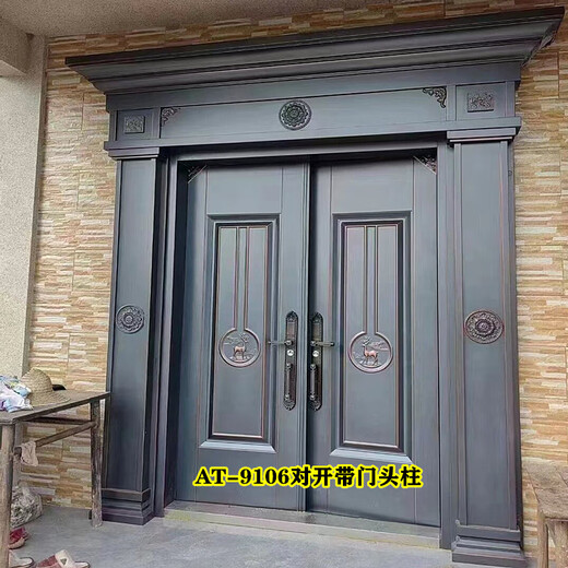 Xinjiamei Villa Gate ländliche Eingangstür Sicherheitstür Eingangstür Doppelter offener Innenhof Aluminiumtür Zinkeisen-Legierung Imitation Kupfertür AT-753 Doppelöffnungs-Türkopfsäule