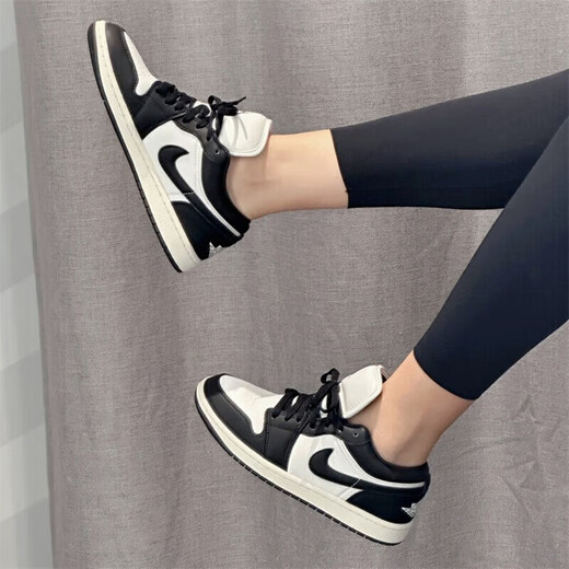 Nike (Nike) [Trend] Air Jordan AJ1 Chaussures féminines basses Low Top Sports Sports Casual Sports Chaussures de basket-ball FB9893-101 (panda noir et blanc) 37,5