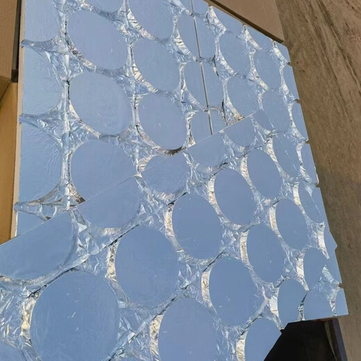 The floor heating module does not require backfilling, and the minimum bid is ten pictures. The spacing of Vientiane aluminum profiles is twenty centimeters, 1.2 meters by 0.6 meters, and three centimeters thick. Ten pictures.