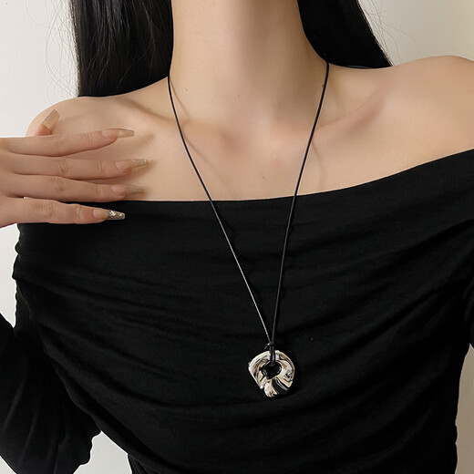 ROSENA SAMMI niche retro abstract hollow pendant necklace Japanese and Korean minimalist fashion light luxury leather rope adjustable sweater chain accessories irregular abstract hollow pendant