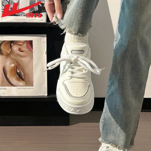 Chaussures officielles du Huili pour hommes et femmes couples augmentant les chaussures blanches pour femmes Spring and Summer Classic Men's Casual Sports Chaussures