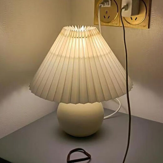 Yaotai Nordic bedroom room pleated atmosphere dimming table lamp ins high-looking Internet celebrity girl dormitory study bedside lamp beige table lamp button switch monochrome warm light plug
