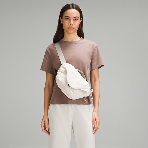 
lululemon丨Curved crossbody bag LU9BSJS albumin/raw flax color O/S