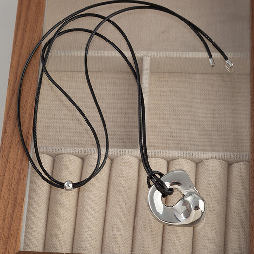 ROSENA SAMMI niche retro abstract hollow pendant necklace Japanese and Korean minimalist fashion light luxury leather rope adjustable sweater chain accessories irregular abstract hollow pendant