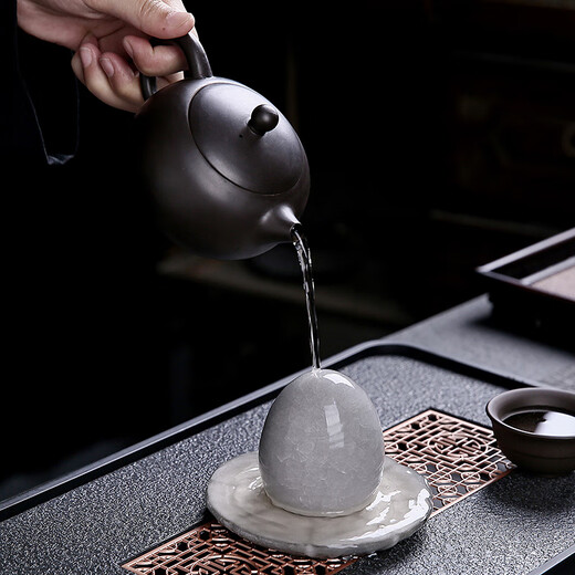 Qia Shuo black ice tea set, ice cracked glaze, hydrated ice dragon egg, Ru kiln can be opened into pieces, personalized tea pet ornaments, tea ceremony tea making artifact, black ice tea pet - dragon egg + base