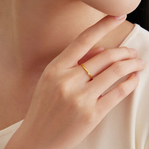 Chow Tai Fook RINGISM series parallel time and space geometric chain chain star track 18K gold inlaid diamond ring NU2635 gift No. 12