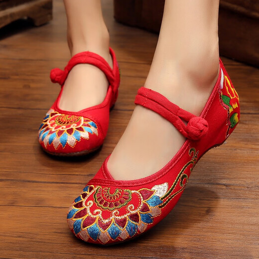 Pájaros carpinteros viejos zapatos de tela de tacón beijing zapatos de bordado étnico más alto tendón de carne de res zapatillas de baile hanfu zapatos de solteros casuales de mujeres en rojo kasyapa 34 tacones 3 cm
