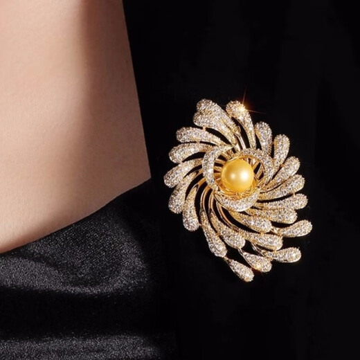 QUAMER luxurious and atmospheric fireworks brooch, versatile high-end pearl sunflower brooch suit jacket, gold fireworks brooch
