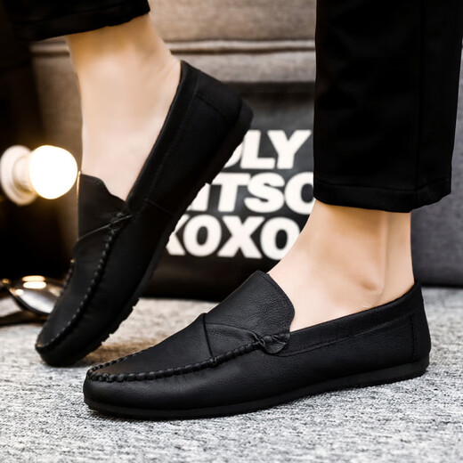 Yuan Beiying 2025 Nouveaux chaussures pour hommes, chaussures en cuir décontractées britanniques à la mode, chaussures de haricots à la mode de style coréen, chaussures paresseuses pour hommes, D829 Black 44