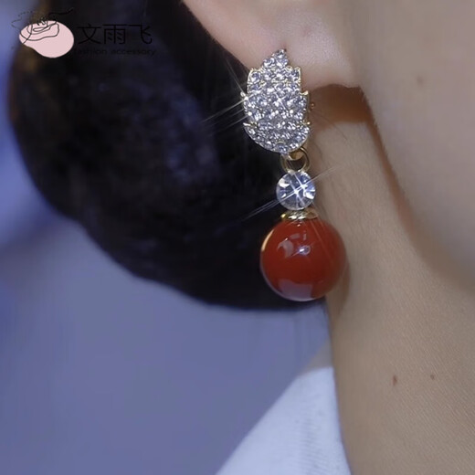 
Wen Yufei Golden Diamond Leaf Pearl Earrings 2025 New Niche Design Ear Button Temperament Silver Pin Earrings 695# Coffee Color