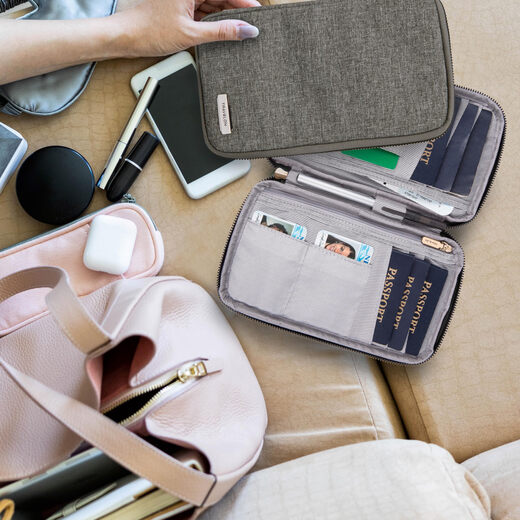 Travelon RFID 屏蔽家庭护照拉链钱包 黑色 4.75 x 8.25 x .5