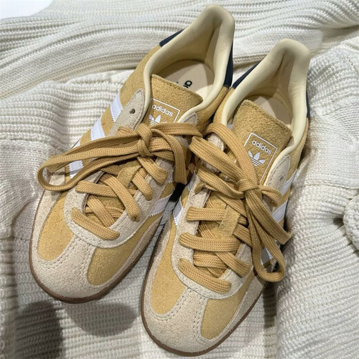Adidas (adidas) Clover Casual Chores Chaussures pour hommes 2025 Été Nouveau amorti de chaussures de sport antidérapantes Gazelle Deshu chaussures JI3523 Couleur d'avoine 40
