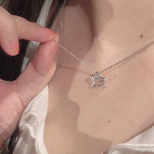 Jumping star necklace female ins niche design high-end student accessories clavicle chain necklace 2025 new fashion silver