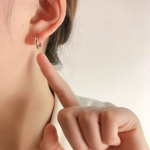 Guanpuge Fat Donglai same style pt950 platinum plain hoop earrings PT950 female texture niche design simple and trendy new style 520 (diameter 11mm) pair