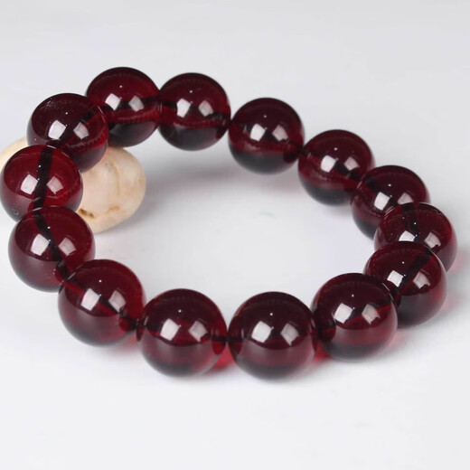 Minol amber water purification is free of impurities, flawless and cracked. The diameter is about 16mm and the weight is about 35.82g.