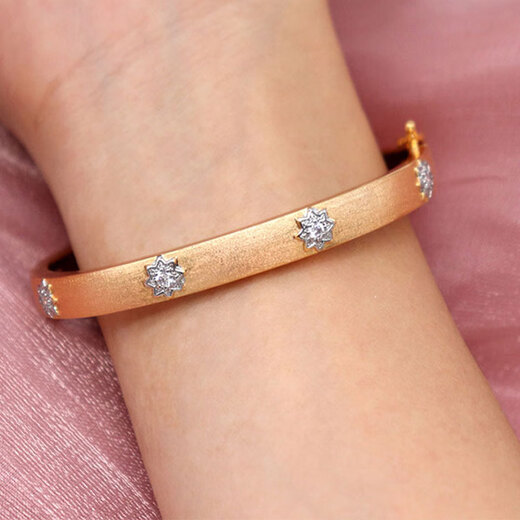 Fujiu Hong Kong 18K gold carved bracelet for women, fashionable and high-end diamond-encrusted frosted texture bracelet, gold, ready for return and exchange