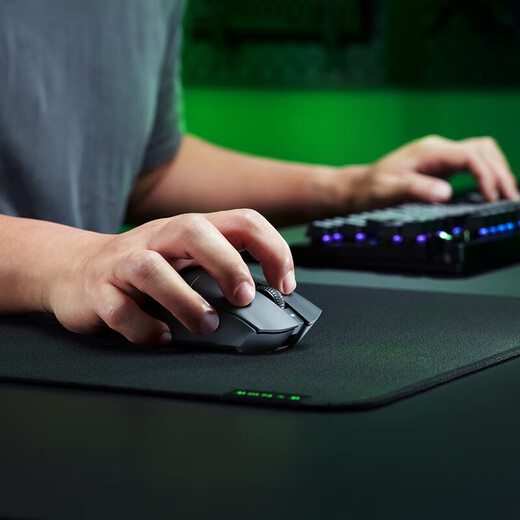雷蛇（Razer） 炼狱蝰蛇V3pro专业版无线有线供电2.4G电竞电脑游戏人体工程学吃鸡鼠标轻量化鼠标人体工学鼠标 【类肤表面 轻约55克】有线 炼狱蝰蛇V3极速版