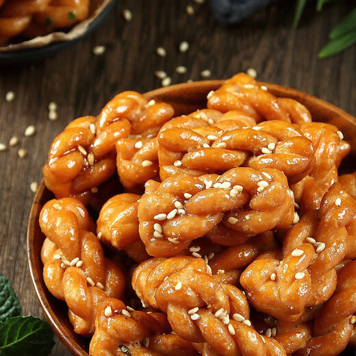 Ancient method small twists internet celebrity individually packaged crispy casual student snacks brown sugar flavor bulk whole box wholesale pepper and salt mixed flavors 30 bags of small twists