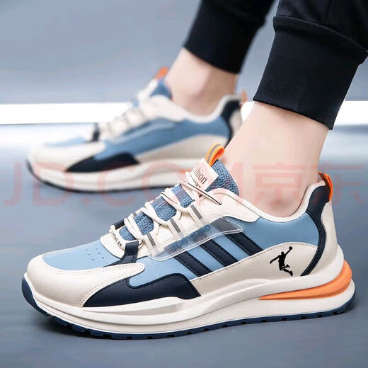 Chaussures masculines Marque Été Nouveau produit Mesh Breatchable Light Casual Sneakers Odorproof Cushion Coussin Absorbant des chaussures de course polyvalentes QD6628 Milan (surface en cuir) 42