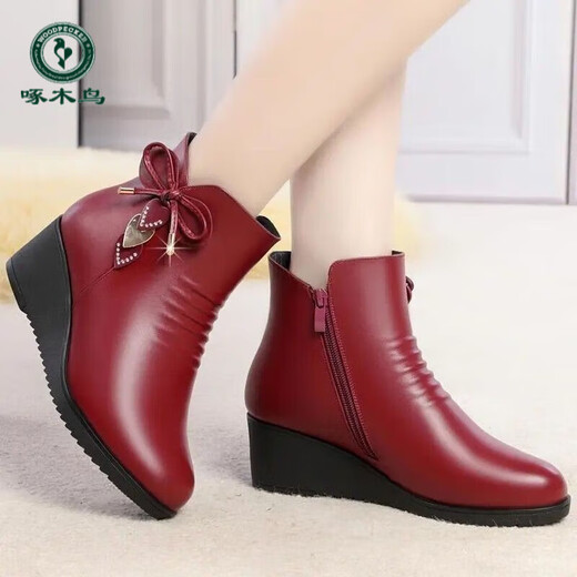 Woodpecker's new velvet cotton shoes for mothers, autumn and winter, middle-aged shoes, soft-soled short boots, wedge boots, leather shoes, velvet women's shoes, black 37