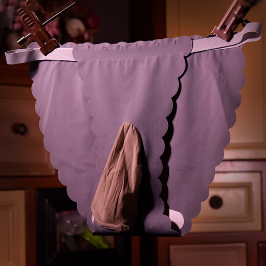 Men's ice silk thong seamless sexy jj set low waist T pants large size sexy one piece tight thong underwear black 100-170 Jin Jin is equal to 0.5 kg ice silk wavy edge thong women's style