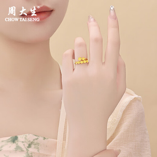 Chow Tai Sang gold ring pure gold peach blossom ring exquisite pure gold gift for girlfriend and wife as Valentine's Day gift for women. The gold weight is about 2.7g.